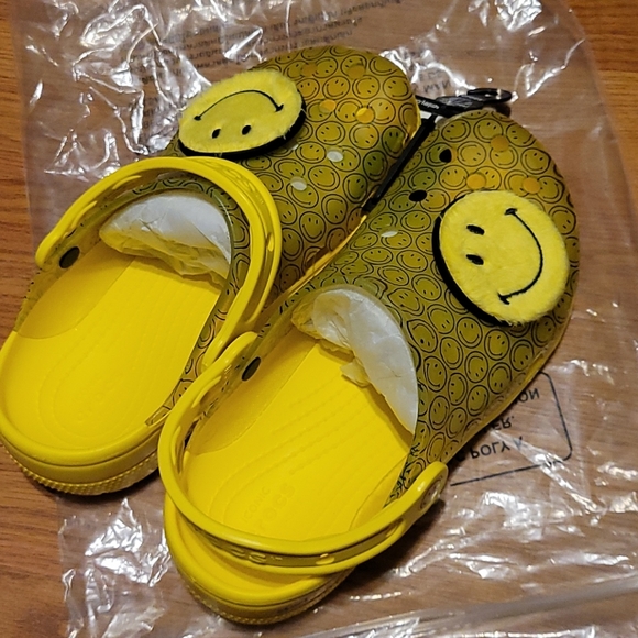 W7 Crocs - Picture 2 of 3